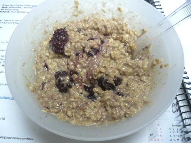 Recipes for Clean Eating, Weight Loss & Maintenance.Easy oatmeal with protein.